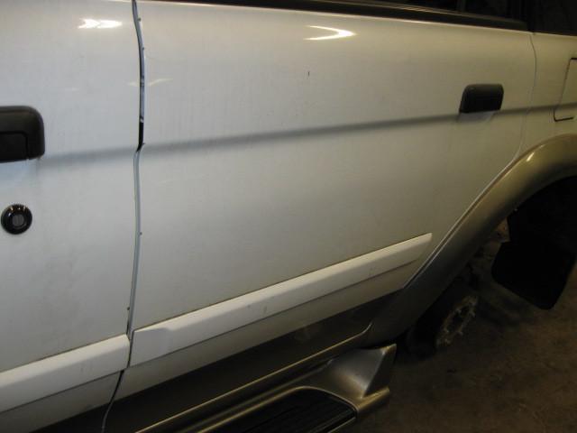 Rear door montero sport 2000 00 01 02 03 04 left 391309