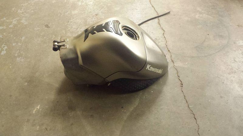 2005 kawasaki zx6r gas fuel petrol tank oem tan, complete with tank cowl