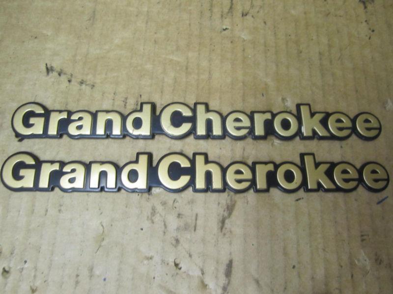 Jeep grand cherokee emblem ornament " grand cherokee " gold 93-03  set of 2
