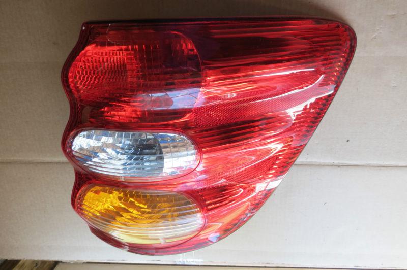 Read first 2001-2004 toyota sequoia tail light right passenger side oem