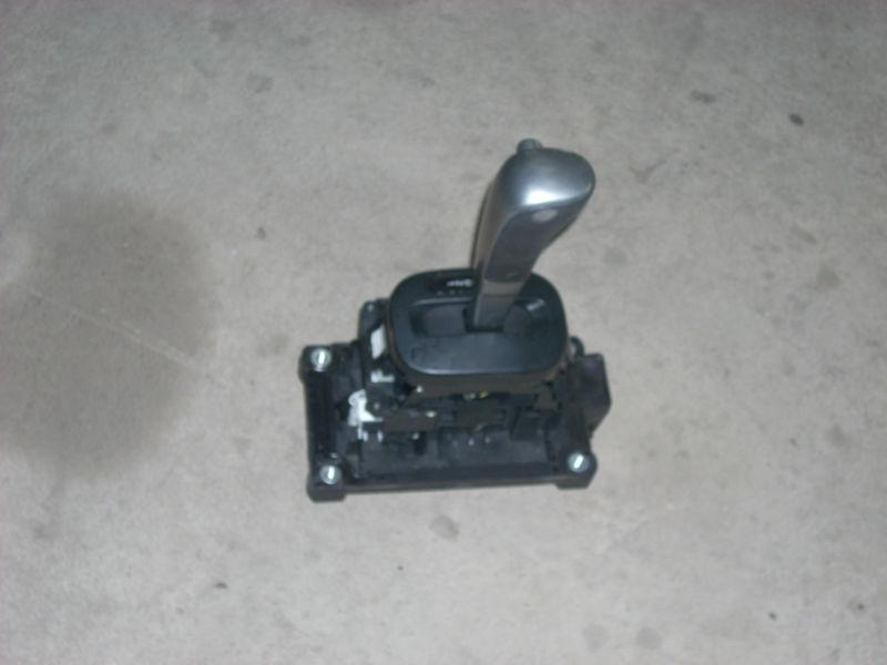 2010  10  nissan  versa  floor shifter  1827 