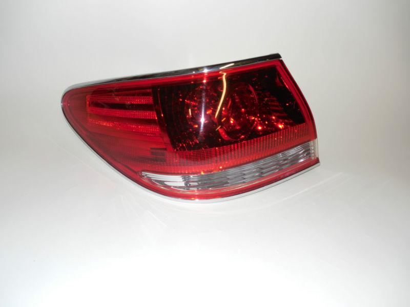 05 06 lexus es330 oem left tail light nice!