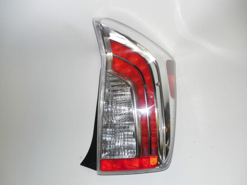 2012 toyota prius oem right tail light nice!