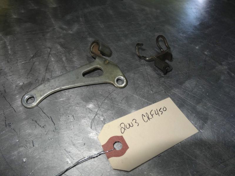 2003 crf450 stock oem clutch cable holder/mount/bracket crf 450 motor 03 bin4