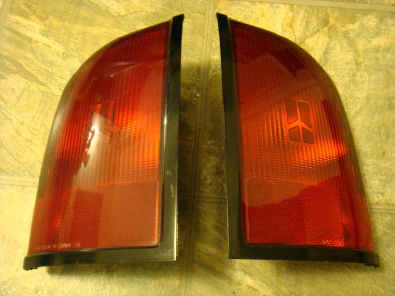 92-97 cutlass sport coupe convertible oem taillight pair non spoiler 93 94 95 96