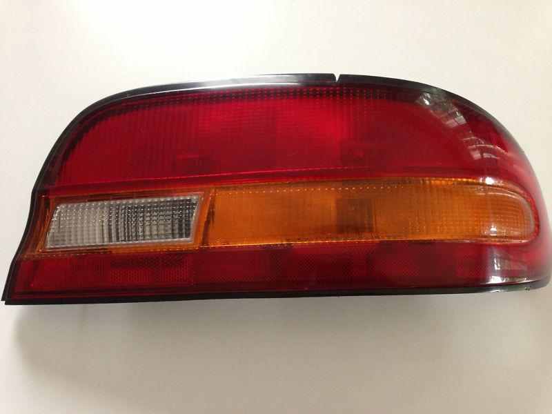 1995-1997 nissan altima oem right (passanger side)tail light 