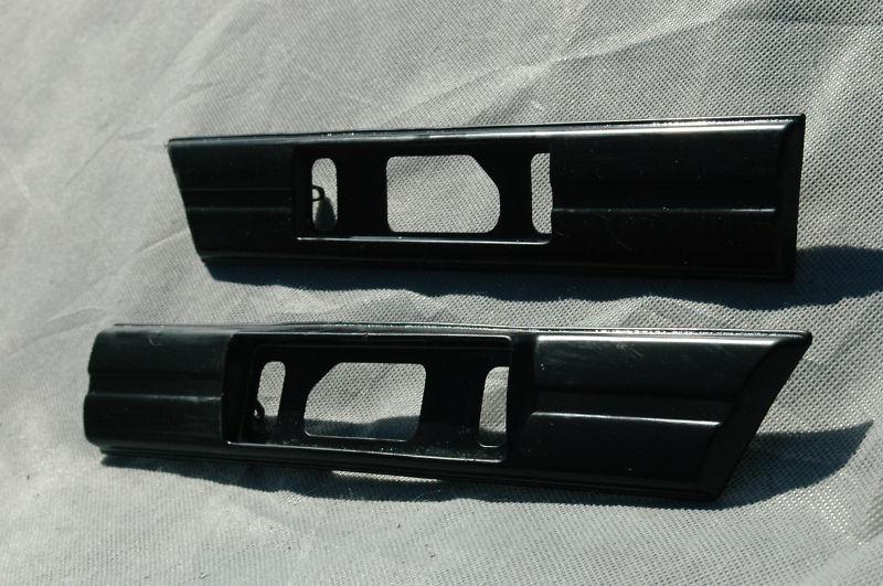 1986-1988 mazda rx 7 rear quarter rub / impact strip (rh)&(lh)  (black) oem 