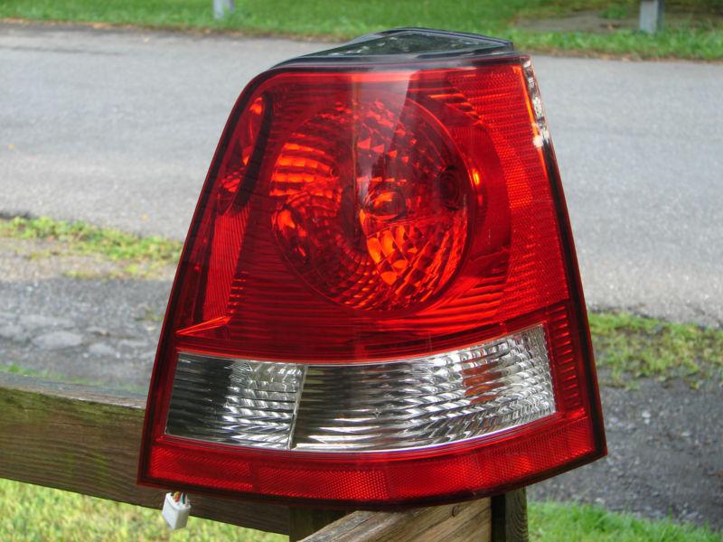 2003 04 05 06 kia sorento tail light complete rh