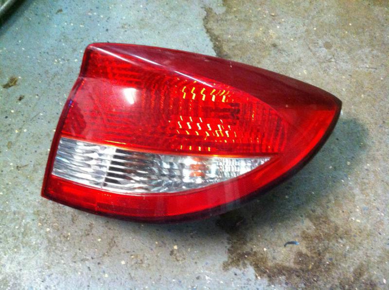 2004 kia rio passenger side tail light 