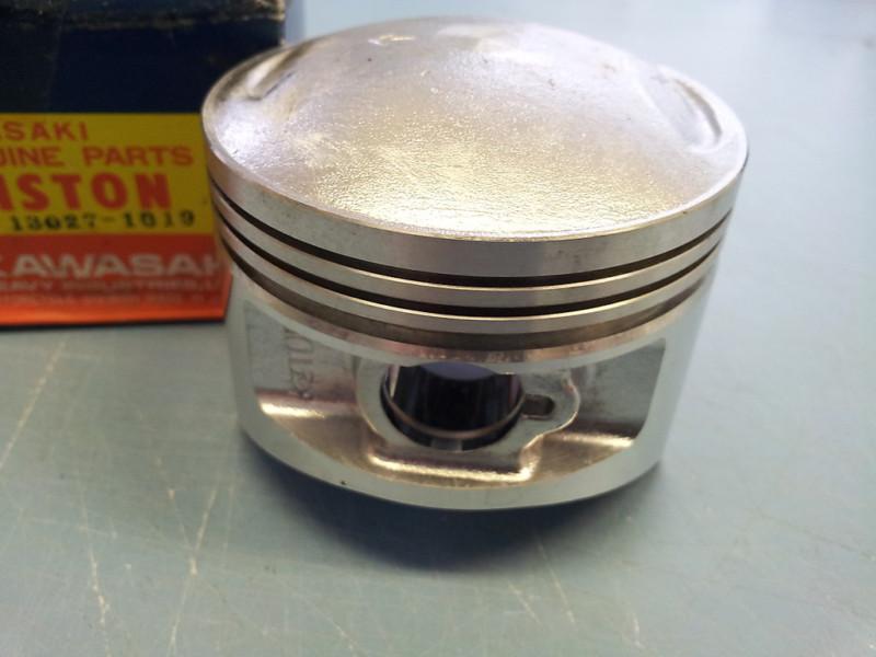 Kawasaki z 1000 h piston 2nd oversize 13027-1019 nos