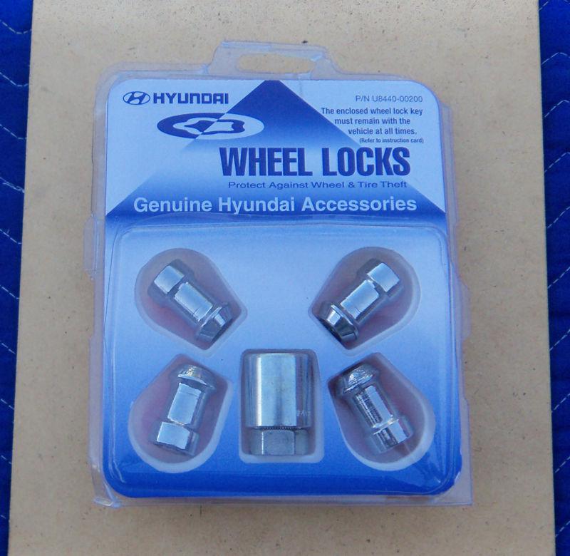 Set genuine hyundai sonata elantra accent veloster oem wheel locks  mint cond 