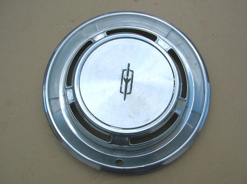 1970 oldsmobile f-85/cutlass 14" hubcap.gd driver part.