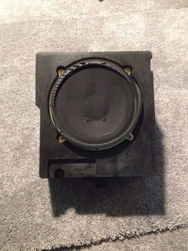 Used 2000-2006 chevy tahoe factory oem 8inch subwoofer and enclosure 15766432