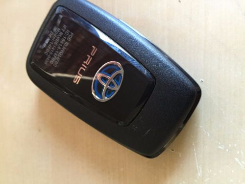 New 2016 toyota prius oem 3 buttons smart key.