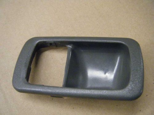 Camry 1995 door handle bezel trim lh front toyota