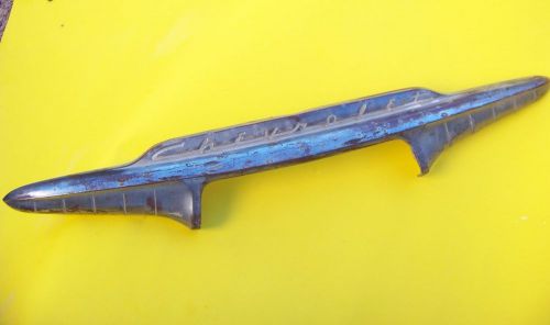 Vintage chevrolet hood emblem 3702727-c