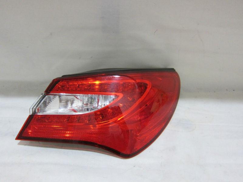 2011-13 chrysler 200 convertible oem used rh-passenger tail light