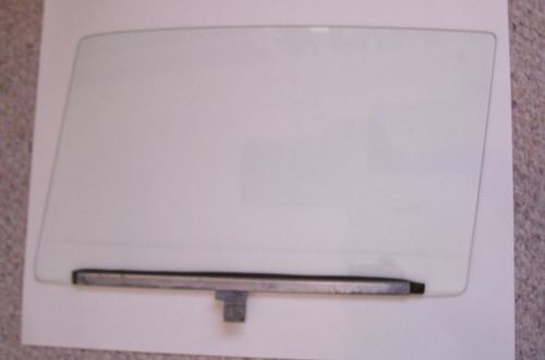 Fiat 850 coupe passenger (right) side door window glass &amp; bottom channel 66-72