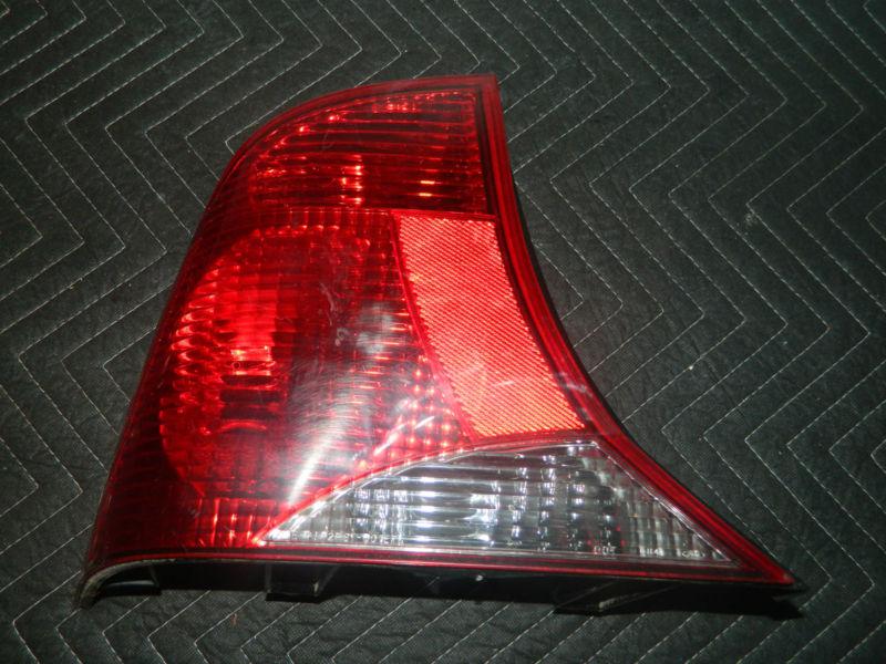 Oem 2000-2004 ford focus left / passenger side tail light assembly