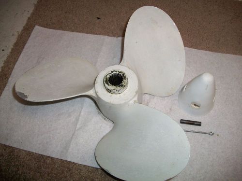 1972 - 73 chrysler 130hp outboard motor  prop propeller with prop nut &amp; pin