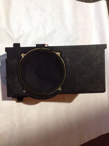 00-06 chevy suburban / yukon xl rear factory subwoofer box with speaker 15766433