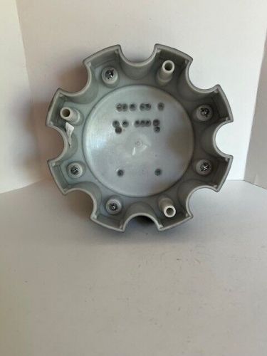 1 xd series wheels 8 lug center cap part# 1079l170 stock# 4171