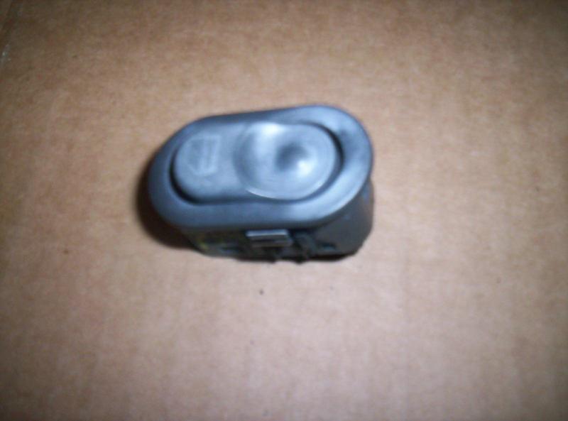 02 03 04 05 saturn vue rh (pass front) power window switch