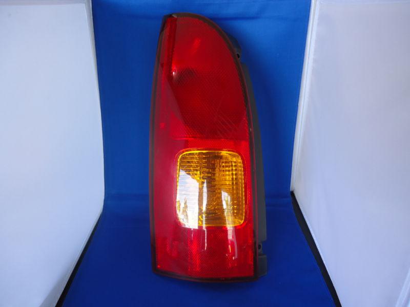 2000 nissan quest rear left tail light rl