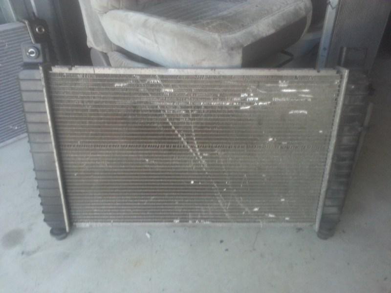 99-04 chevy silverado radiator 52486598 no leaks clean all tabs 