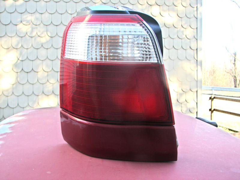 2001 2002 forester tail light assembly complete lh red mldg.