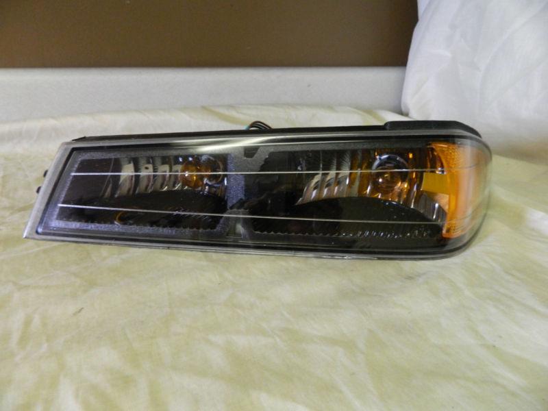 Oem 2004-2012 chevy colorado left/ driver  side park/ turn signal assembly