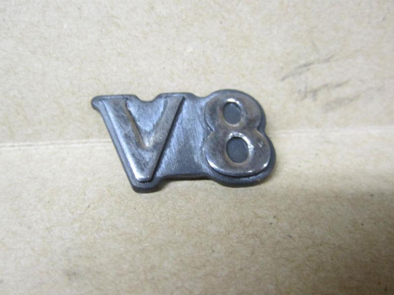 Jaguar xj8 99 1999 " v8 " emblem ornament oe