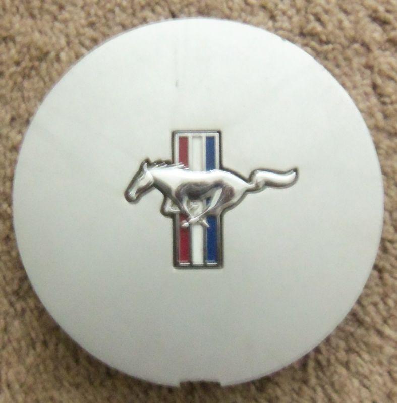 Ford mustang oem center cap very good used condition free shipping in the usa