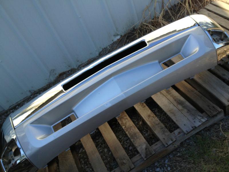  2011-2012 chevy silverado chrome front bumper new pull off