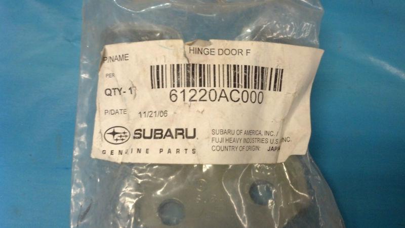 Subaru 61220ac000 oem  hinge