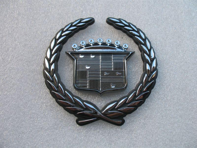 2001 cadillac catera rear trunk logo emblem 01