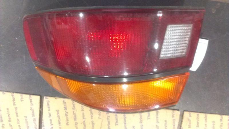 Right tail light assembly escort 1991 1992 hatch back quarter 2dr 4dr