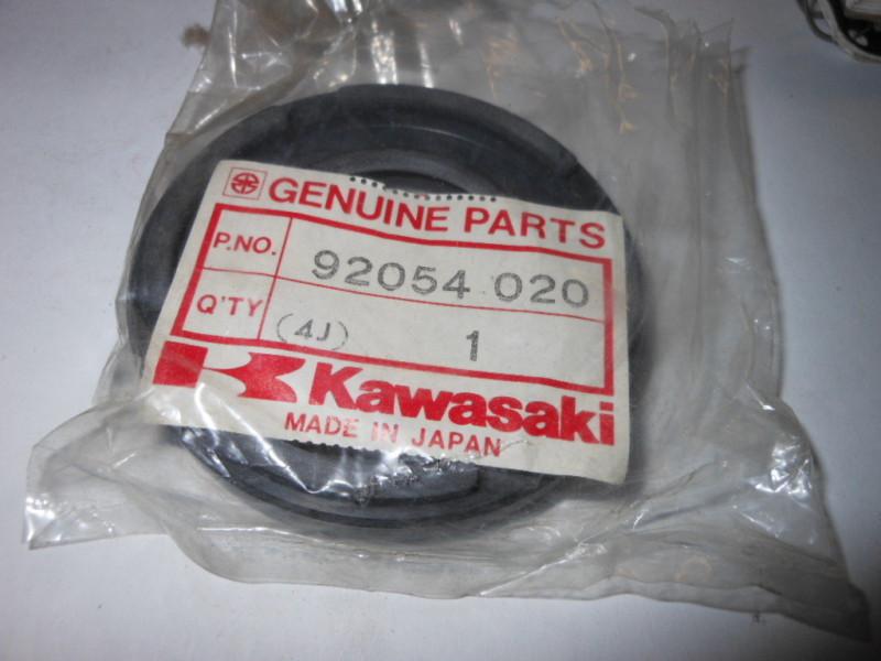 Nos kawasaki oil seal h2 92054-020