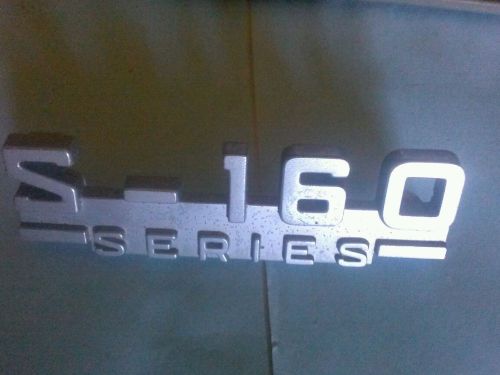 International truck s-160 series metal &#034;international&#034; truck emblem 40s-50s