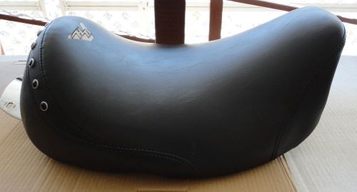 Harley davidson road king studded motorcycle seat milsco 2005 nice!!