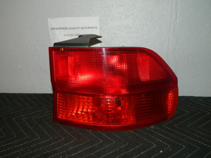 Oem 1999-2001 honda odysse right / passenger  side tail light assembly