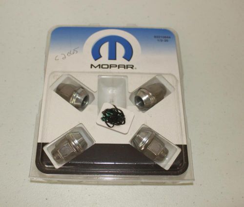 New o.e.m. mopar dodge jeep locking lug nut wheel lock set 82210844 1/2-20