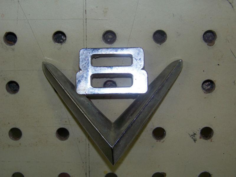  v8 chrome emblem