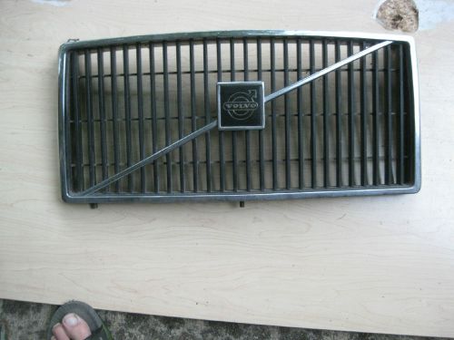 Volvo 1978-1985 240 gl dl grille oem