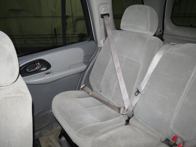 2005 chevy trailblazer rear seat belt & retractor only rh passenger gray