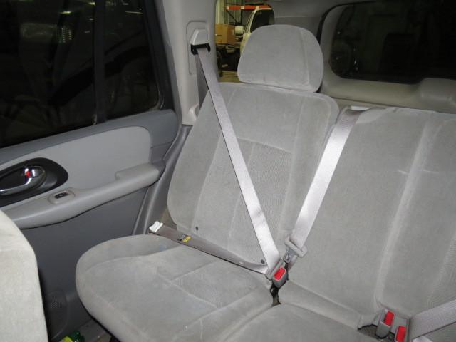 2005 chevy trailblazer rear seat belt & retractor only rh passenger gray