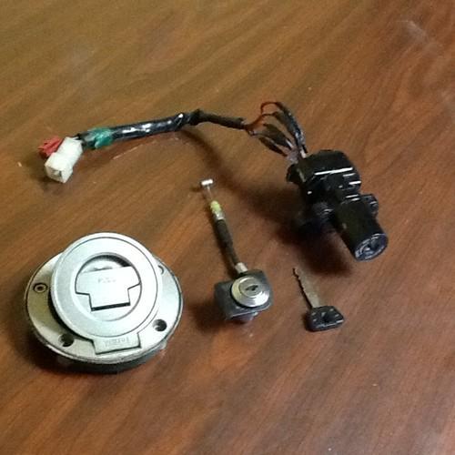 2003 - 2005 yamaha yzf r6 ignition + gas cap + seat lock + key set oem