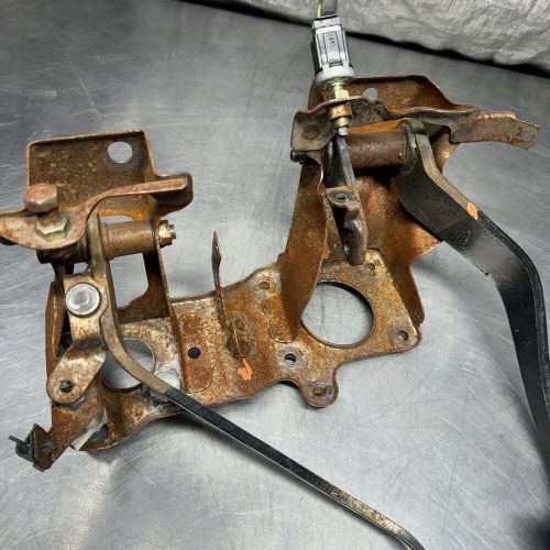 90-95 toyota 4runner pickup v6 clutch and brake pedal assembly bracket 3vz oem