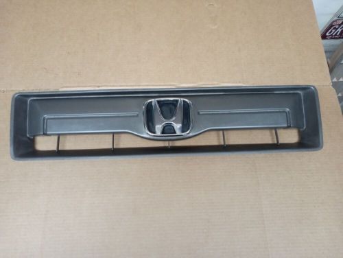 07-08 honda element sc front upper grille  oem used