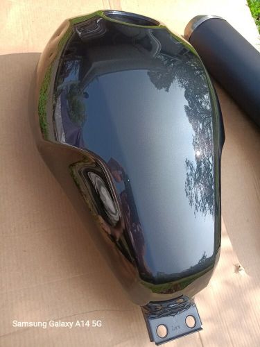 2021 honda rebel 1100 dct gasoline tank and 2021 honda rebel 1100 dct muffler.